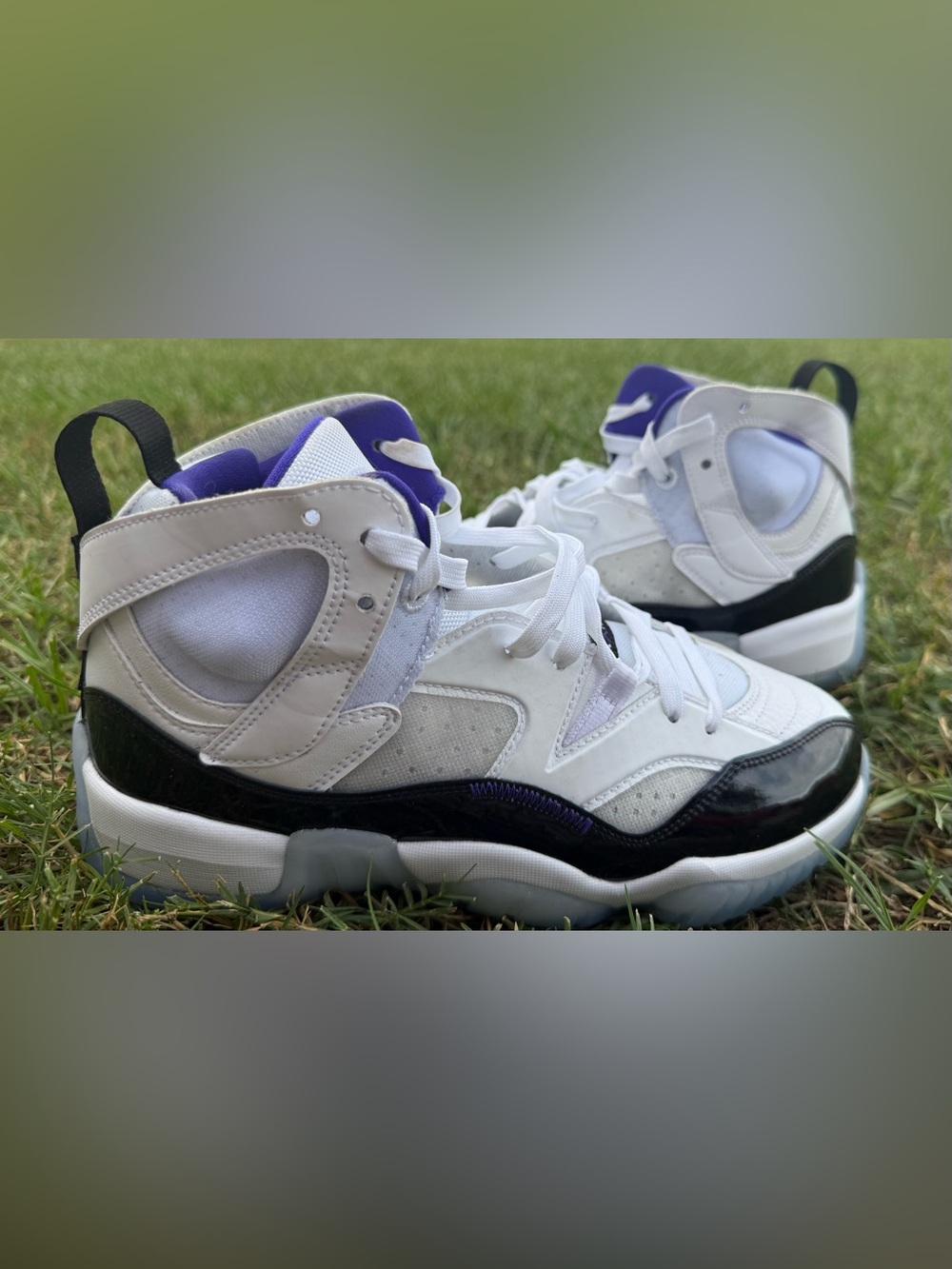 Jordan 2 Mens High-Top Basketball Sneakers in White, Black & Purple 7y=8.5 women